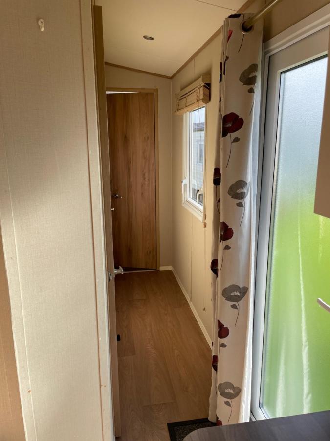 Apartment 8 Berth Family Caravan West Sussex