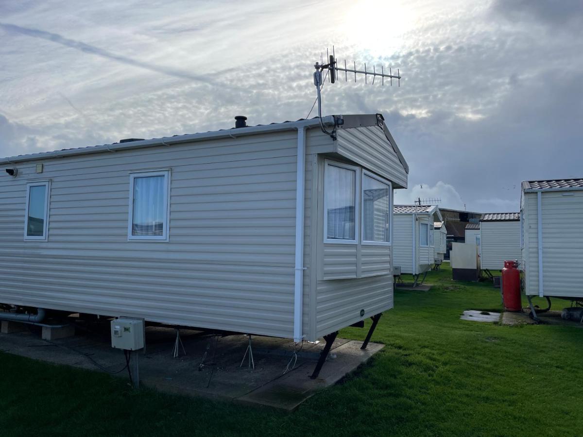 Apartment 8 Berth Family Caravan West Sussex